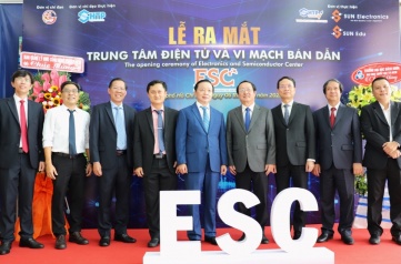 Lễ ra mắt Trung tâm Điện tử và Vi mạch bán dẫn
