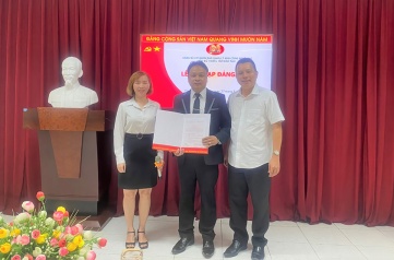 Lễ kết nạp Đảng viên mới tại Trung tâm Đào tạo Khu Công nghệ cao