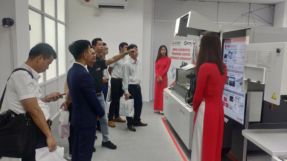 Ra mắt Trung tâm gia công EDM và Robot Mitsubishi tại Trung tâm Đào tạo Khu Công nghệ cao