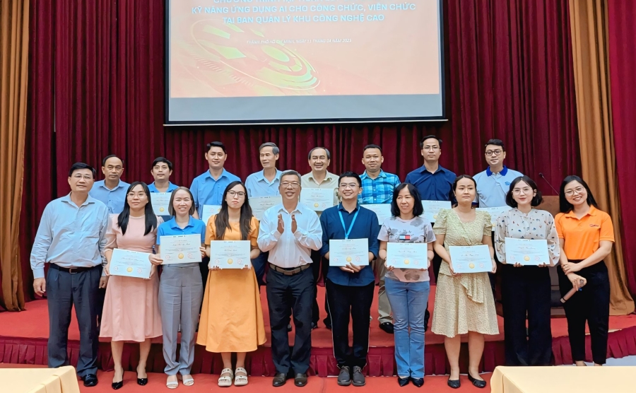 Tấp huấn kỹ năng ứng dụng AI cho công chức, viên chức Khu Công nghệ cao: Nâng cao năng lực trong kỷ nguyên số