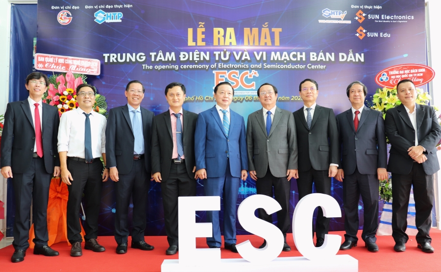 Lễ ra mắt Trung tâm Điện tử và Vi mạch bán dẫn
